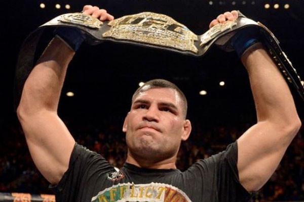 Cain Velasquez explains his use of CBD to relieve pain ahead of UFC 207 fight with Fabricio Werdum